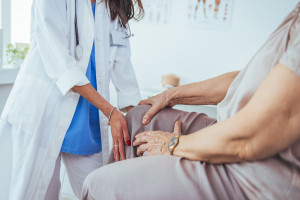 Prof. Brygida Kwiatkowska o leczeniu chor&oacute;b reumatoidalnych i pilotażu KOWZS