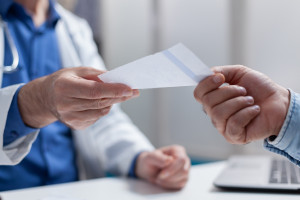 NFZ skontrolował ordynację refundowanych leków. Lekarz musi zwrócić 339,5 tys. zł