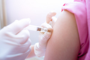 MZ: przygotowywana jest dystrybucja szczepionek przeciwko HPV na drugą dawkę szczepienia
