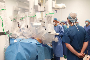 Urolodzy ze ŚCO w Kielcach wykonali setną operację z wykorzystaniem robota