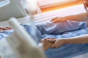 NFZ zamierza znieść limity na opiekę paliatywną i hospicyjną. Trwają konsultacje