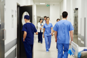 AOTMiT wydłuża termin na raport o wynagrodzeniach pracowników podmiotów leczniczych
