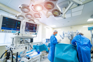Ważna operacja chirurgów naczyniowych z Kielc. Wszczepili stentgraft zaprojektowany na miarę