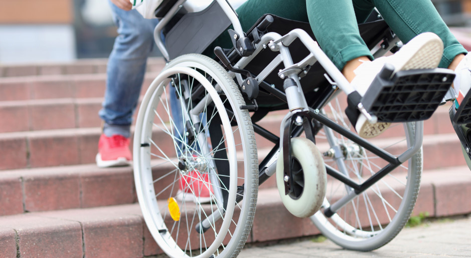 NIK: potrzeby osób z niepełnosprawnościami wciąż niedostrzegane w przestrzeni publicznej