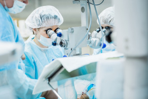 Śląskie: Tysiąc zabiegów wszczepienia nowoczesnej soczewki w szpitalu w Będzinie