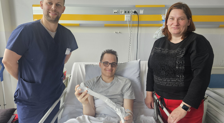 Lekarze uratowali 17-latkowi nogę przed amputacją. Pierwsza taka operacja na Warmii i Mazurach