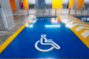 Ważne zmiany w kartach parkingowych dla niepełnosprawnych. Uchwalono nowe przepisy