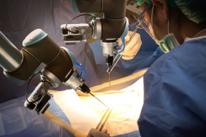 Pierwsza taka operacja na świecie. Lekarze z Chorzowa odtworzyli pęcherz z użyciem robota Versius
