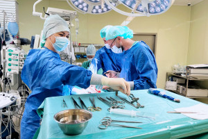 Cztery operacje oszczędzające pierś z wykorzystaniem płatów uszypułowanych skórno-tłuszczowych w UCK W Gdańsku