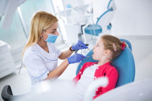 Profilaktyka u dentysty "na NFZ". Lista świadczeń jest coraz dłuższa