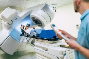 W 2023 r. promieniami leczona była rekordowa liczba pacjentów - wynika z raportu radioterapii