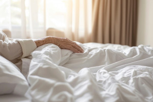 A sick senior woman used to pay PLN 160, now it's PLN 3,500. Support benefit