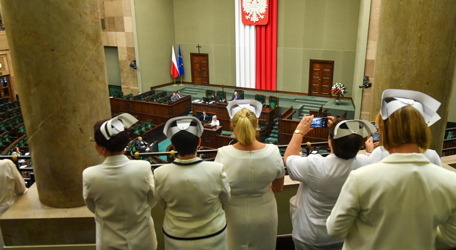 Na podwyżki pielęgniarek trzeba 10 mld zł. Dyrektorzy szpitali idą do premiera