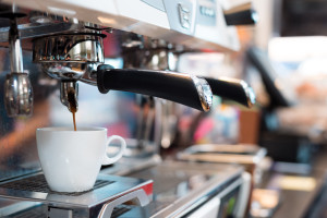 Więcej niż 4 filiżanki dziennie. Odkryto zależność między piciem kawy a tymi nowotworami