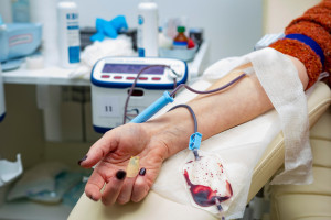 Миелодиспластические новообразования. Профессор Гус: частые переливания крови — бремя как для пациента, так и для системы.