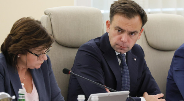 Trwają poszukiwania pieniędzy na podwyżki medyków. Ministerstwo Zdrowia opóźnia ujawnienie szczegółów