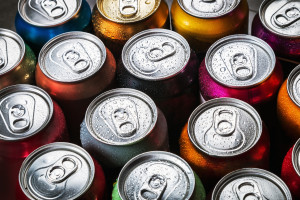 Multa de 2.000 PLN por vender bebidas energéticas. La nueva normativa establece normas claras.