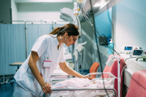 Ils souhaitent limiter la formation des sages-femmes.