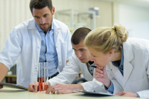 Wolą płacić 46 tys. za semestr. Rekordowo małe zainteresowanie kredytem medycznym