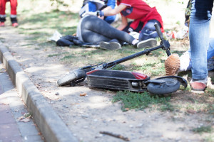 Kafatası kırığı, kafa içi kanama. Çocuk scooter kullanıyordu.