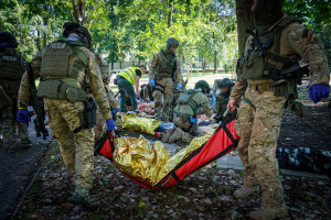 Bezpieczni w czasie kryzysu. Jak zadbać o zdrowie obywateli i żołnierzy, kiedy świat się chwieje? [RAPORT]