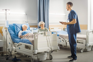 Pacjenci i lekarze boją się opieki paliatywnej. „Pora obalić mit, że to koniec leczenia”