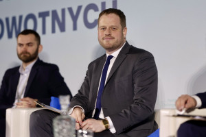 Janusz Cieszyński podczas Kongresu Wyzwań Zdrowotnych w Katowicach Cieszyński o cenach usług IT.