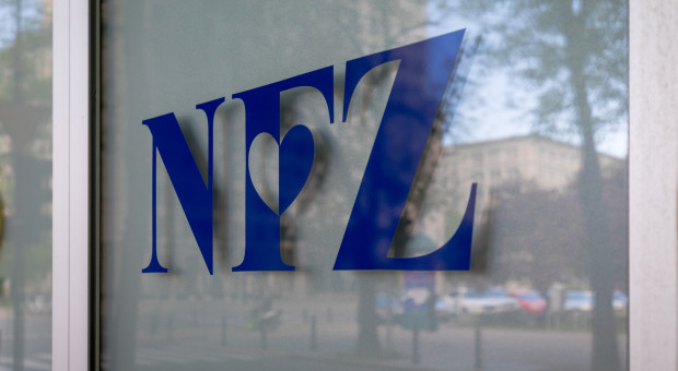 Miliardy na minusie, ale strata i tak mniejsza niż w ubiegłych latach. Sprawozdanie NFZ za 2024 rok