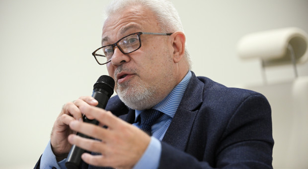 Chorzy na raka tracą zdrowie w kolejkach. Ośrodkom nie opłaca się szybka ścieżka