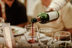 Rode wijn gezond? Cardioloog ontkracht mythes over alcoholconsumptie