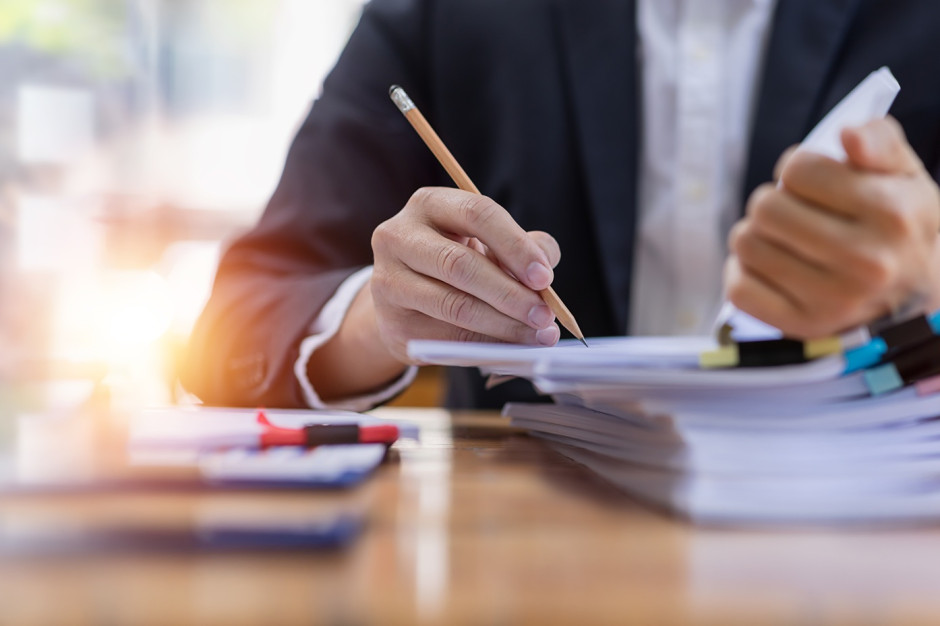 Trzy miesiące urlopu dla wszystkich. Staż pracy bez znaczenia, ale jest haczyk w regułach