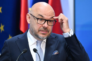 Sağlık Bakanı: Maddi sıkıntımız var. Sağlık Fonu Başkanı: Elimizden geldiğince ödeme yapıyoruz.