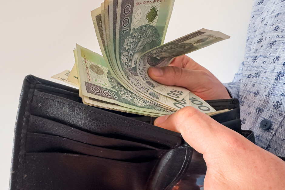 30 września ruszają wypłaty po 1500 i 1900 zł. Dochód bez znaczenia