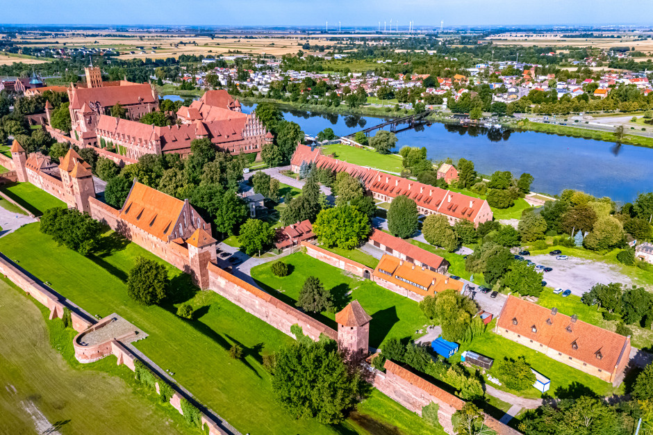 Wynosiła posiłki, zabrała odkurzacz, kazała kosić trawnik. Więzienia dla dyrektorki domu samopomocy