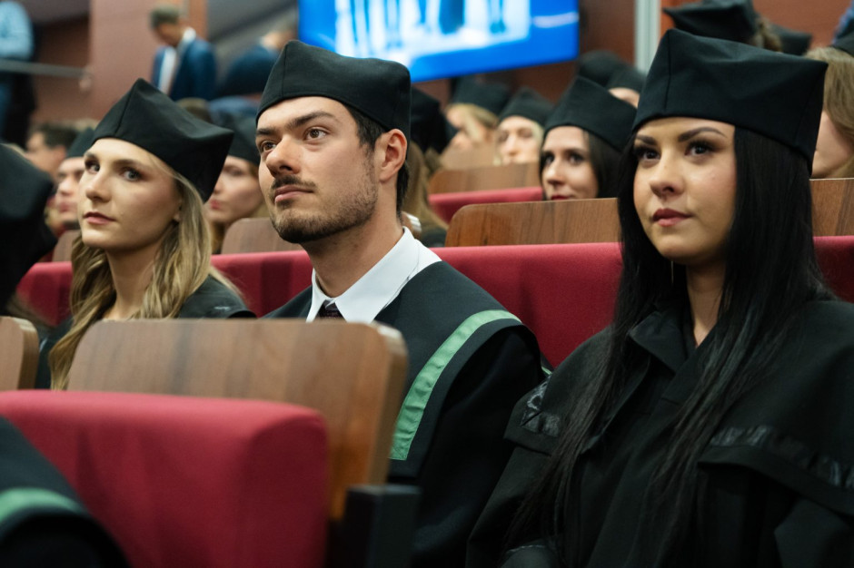 116 absolwentów. Historyczna chwila na UKSW: po raz pierwszy wykształcił lekarzy