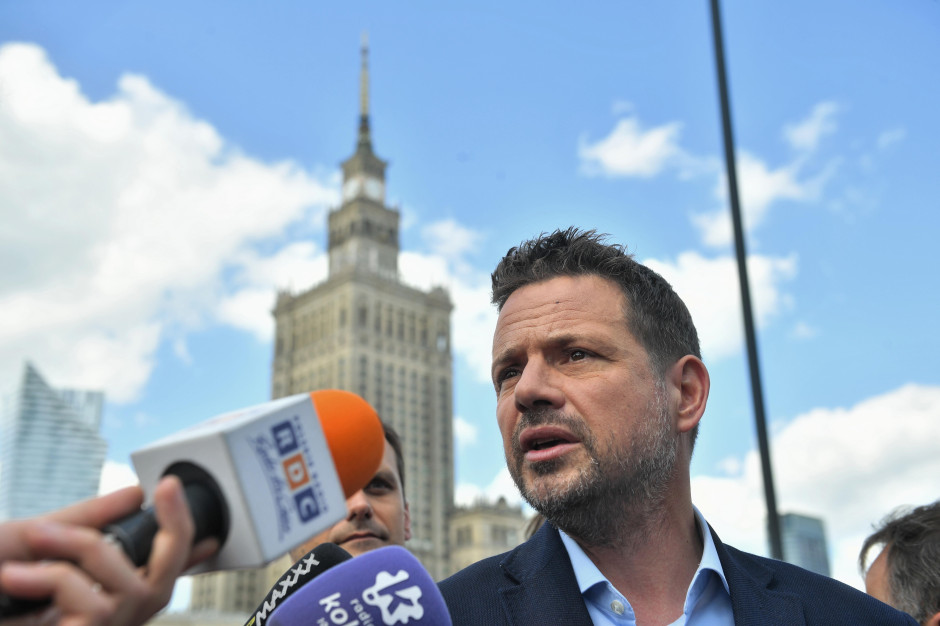 Alkohol powinien być "obciachem". Warszawa ostrożnie testuje zakaz, lekarze chcą go w całym kraju