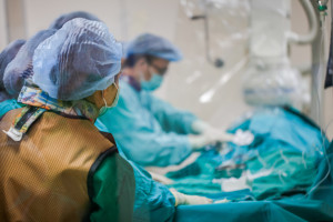 Ilu medyków faktycznie korzysta na podwyżkach minimalnych płac? Ministerstwo pokazało dane