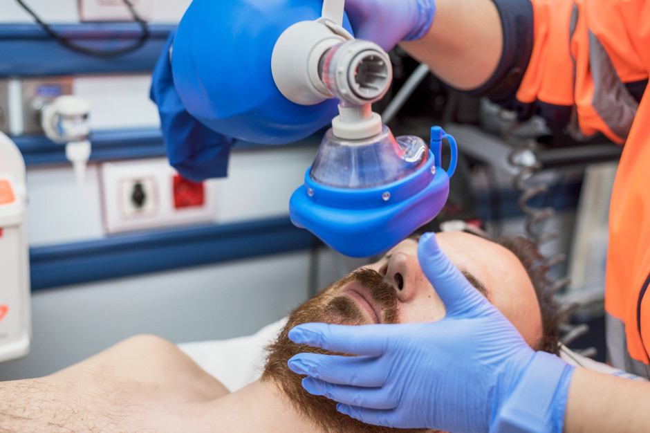 Groźny trend zalewa internet. Kończą w szpitalu, gdy na pomoc jest już za późno