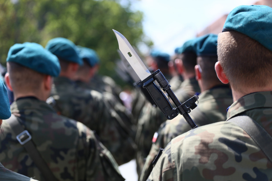 Start 27 października. Żołnierze wchodzą do szkół