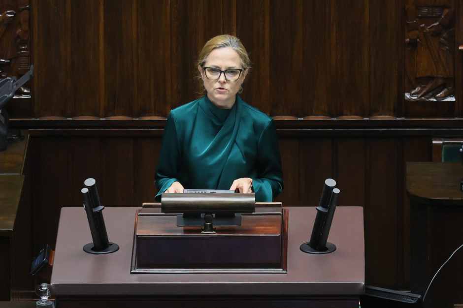 Młodzież pije, lobby naciska, a rząd wreszcie działa. Ministerstwo Zdrowia "nie zaparkowało" tematu