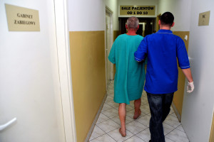 Posłowie chcą  Izby wytrzeźwień bez lekarza? Tego chcą posłowie. W tle problem pijanych na SOR-ach