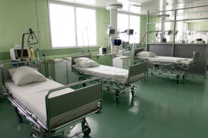 Escasez crítica de personal médico. El hospital suspende las operaciones del Departamento de Cardiología.