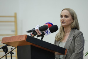 Minister zdrowia Jolanta Sobierańska-Grenda nie wyklucza zamrożenia podwyżek medyków  wyłania się być może zamrożenie ustawy