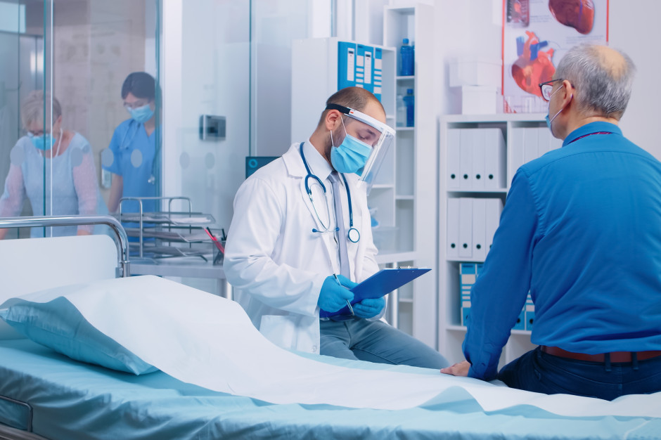 GIS ostrzega przed szczytem zachorowań. Coraz więcej chorych z jednym objawem