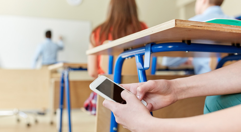 "Treści suicydalne wyświetlają się same". Eksperci alarmują: rośnie liczba samobójstw młodzieży