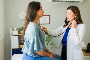 Do MZ trafiły petycje dotyczące zwrotu kosztów za leczenie prywatne w konkretnych przypadkach.  NFZ zapłaci za prywatne wizyty w dwóch przypadkach