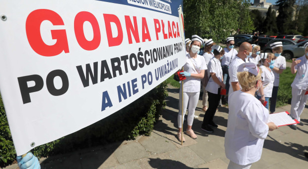 Zamrożenie płac w ochronie zdrowia. "Nie oddamy ani złotówki, medycy są gotowi wrócić na ulice"