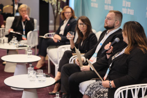 Uczestnicy sesji rozmawiali o nowych terapiach w onkologii Innowacje w onkologii.