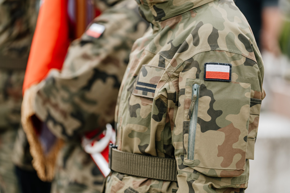 Nowe wsparcie: Karta Rodziny Mundurowej. Priorytet do lekarza i 49 proc. zniżki na PKP