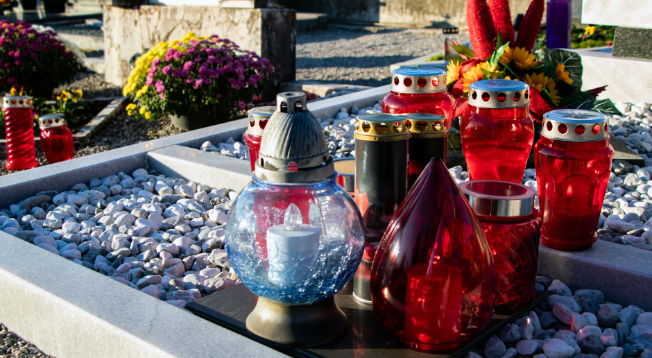 Weszły nowe reguły na cmentarzach. Kary: kilka tysięcy złotych